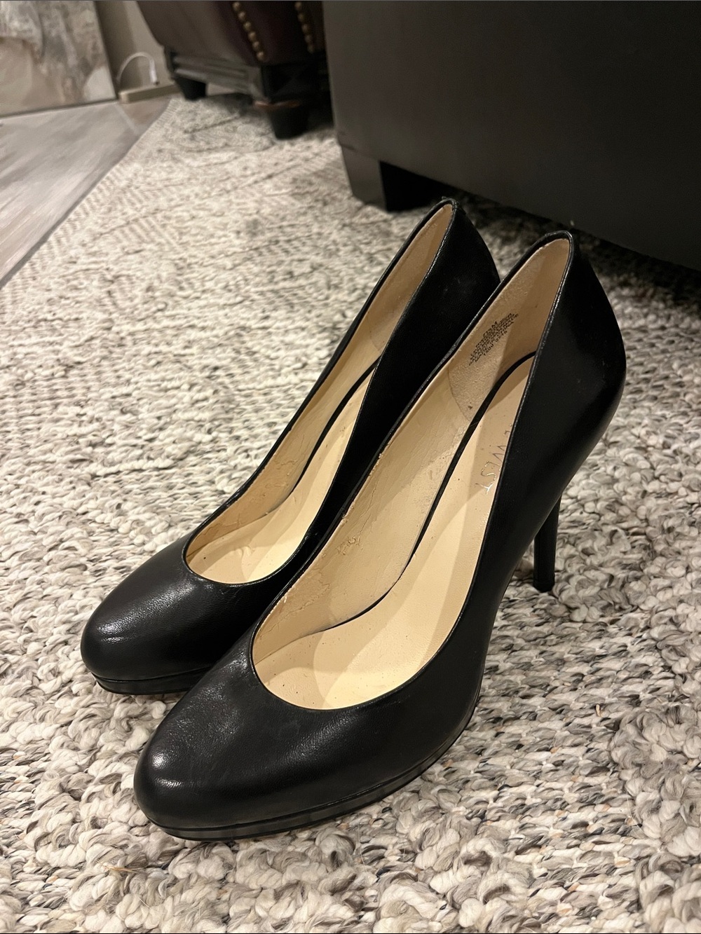 Nine West Black Round-Toe Leather High Heels